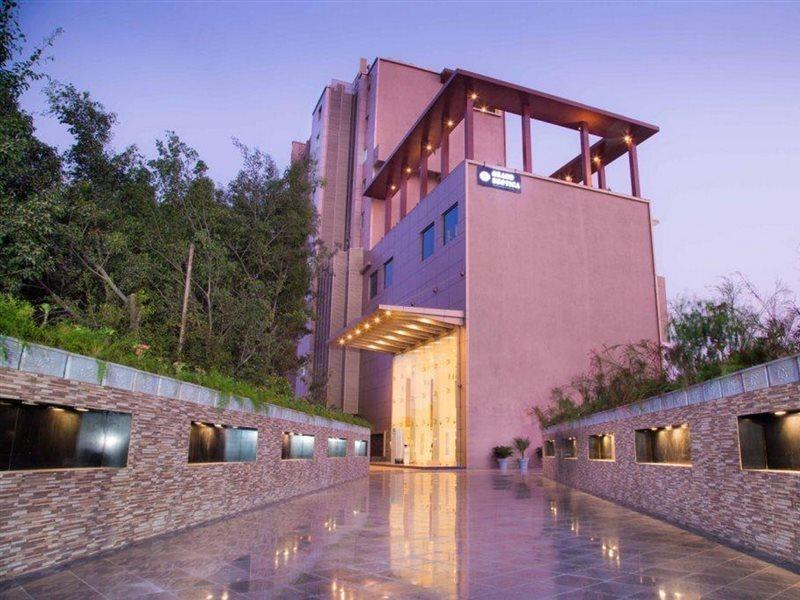 Regenta Central Grand Exotica Pimpri-Chinchwad Exterior foto