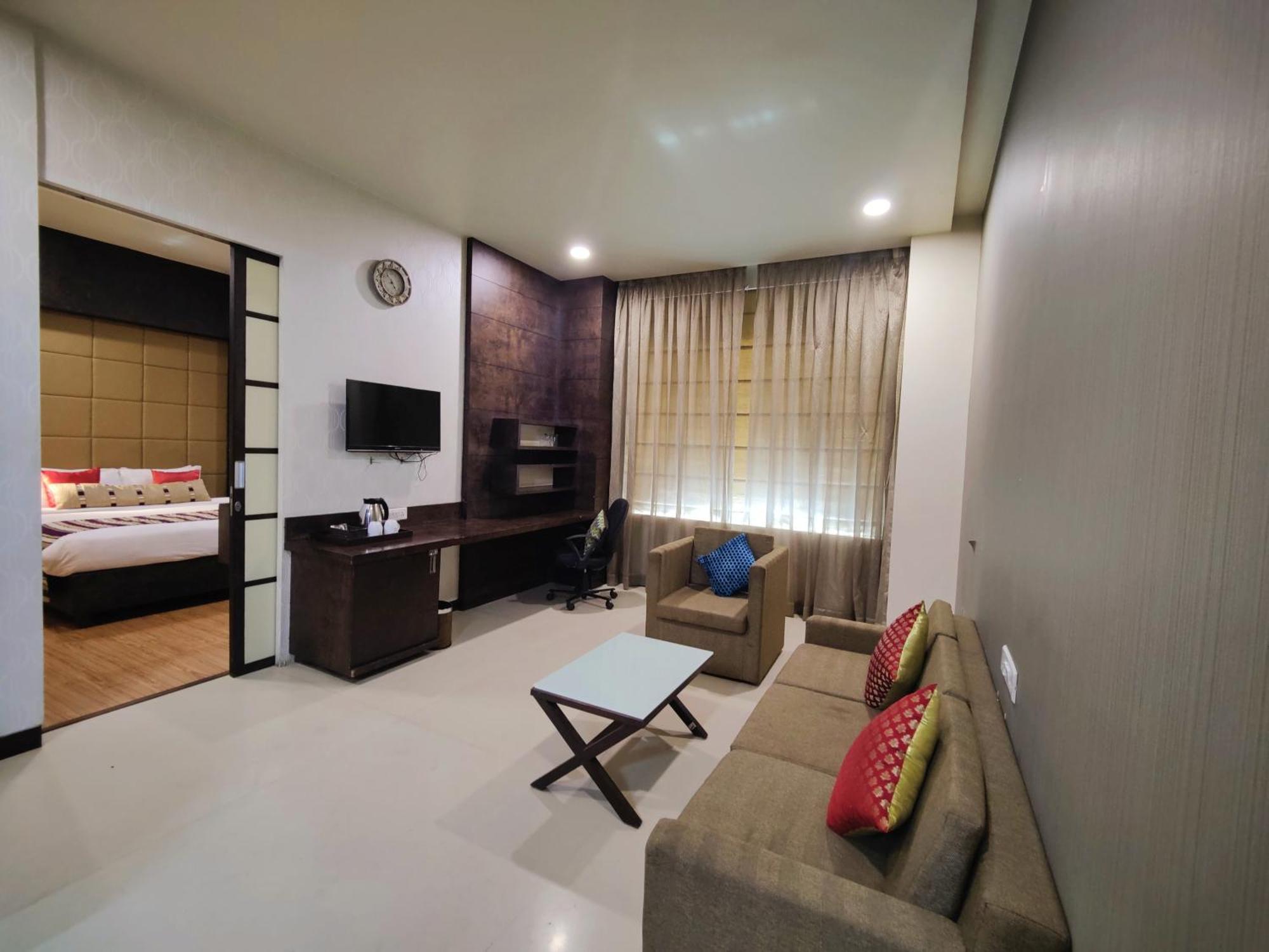 Regenta Central Grand Exotica Pimpri-Chinchwad Exterior foto