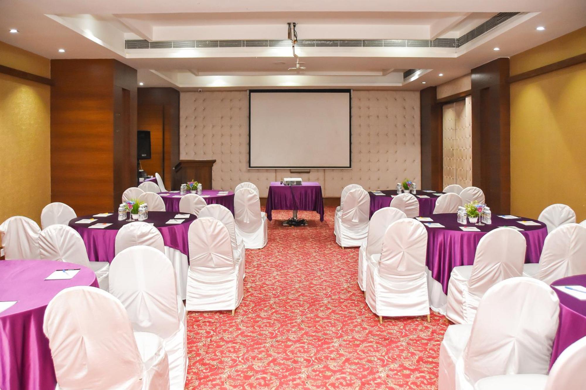 Regenta Central Grand Exotica Pimpri-Chinchwad Exterior foto