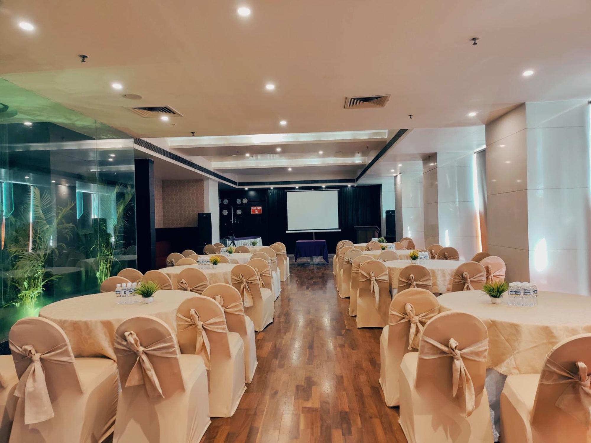 Regenta Central Grand Exotica Pimpri-Chinchwad Exterior foto