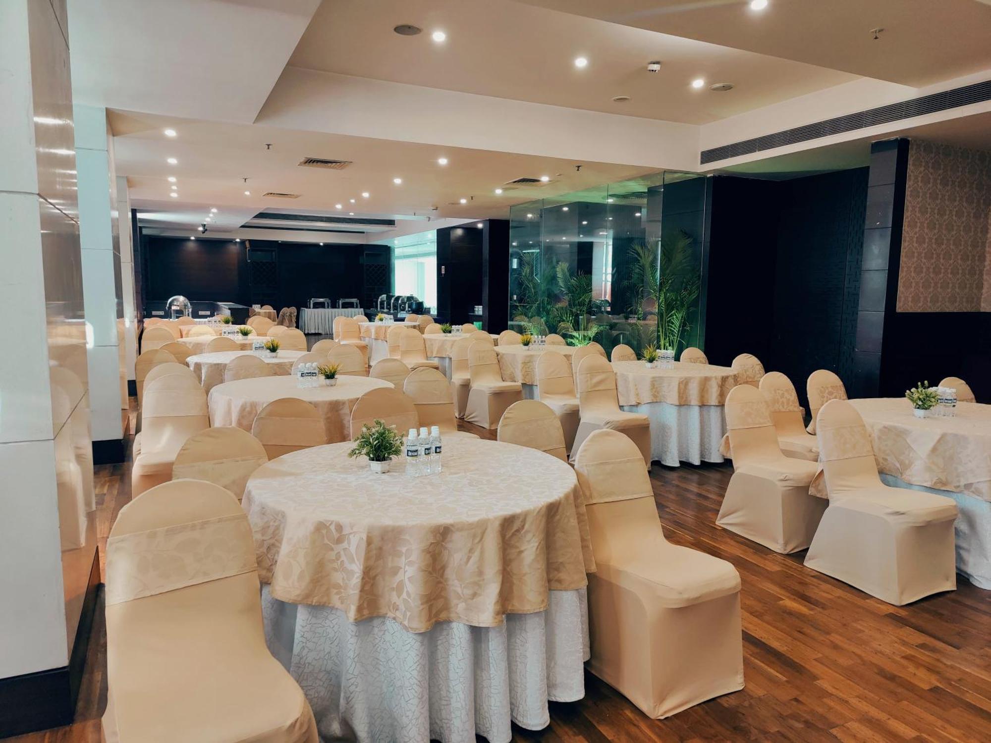 Regenta Central Grand Exotica Pimpri-Chinchwad Exterior foto